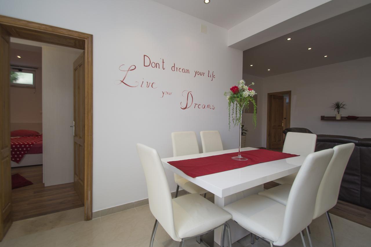 Fantasy Apartment กอร์จูลา ภายนอก รูปภาพ
